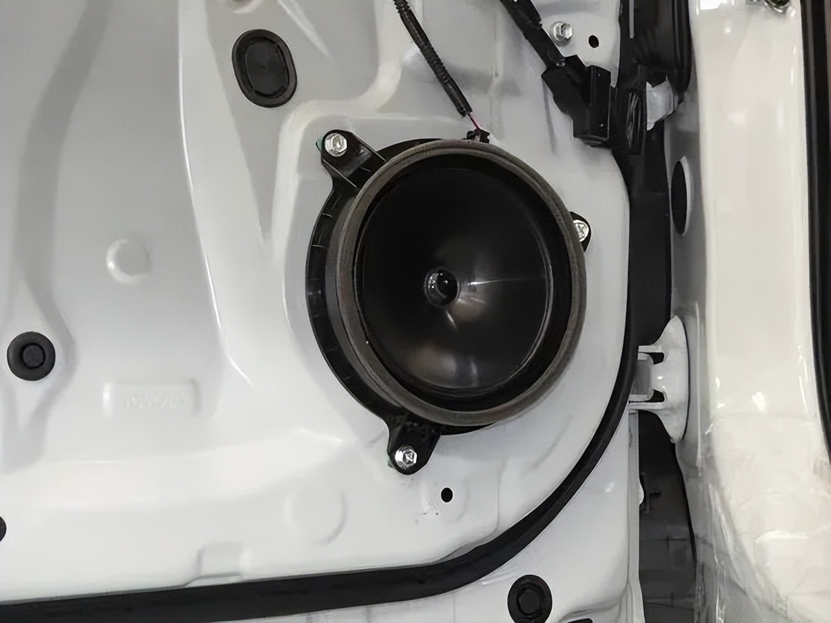 新款卡罗拉无损音响改装,丰田卡罗拉低配改装一键启动