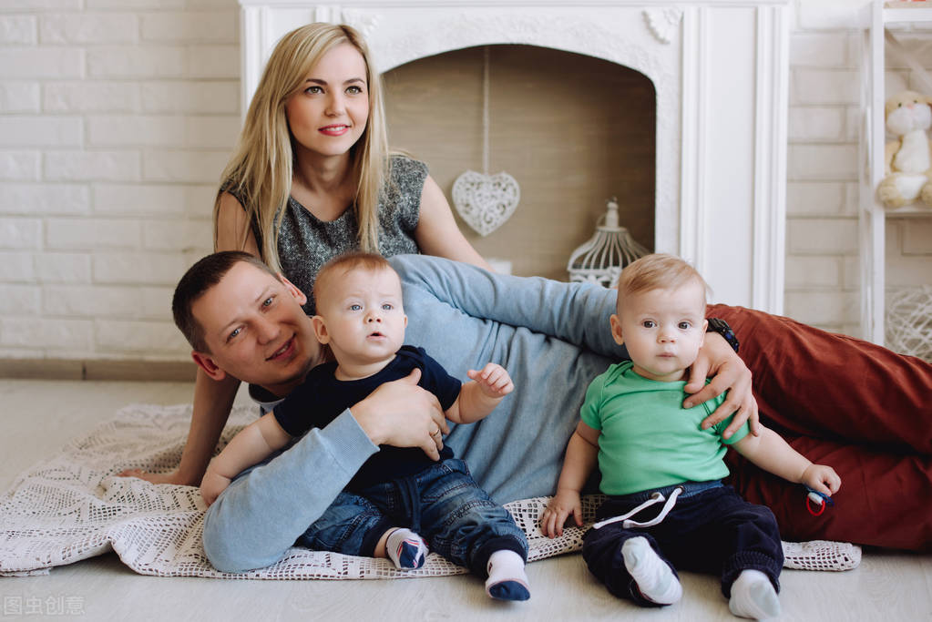 闺女上学谈恋爱怎么办,养女在家里没地位27岁不敢谈恋爱