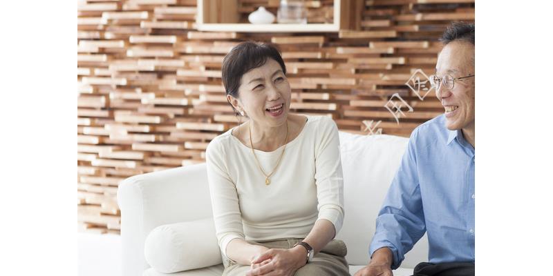 年年过生日女儿都迟到,今年我去接她,到门口后我愣了,默默离开