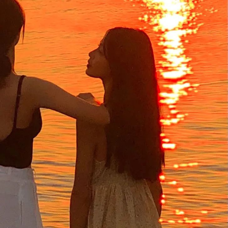 闺蜜头像一左一右真人可爱姐妹,情侣头像和闺蜜头像连在一起的