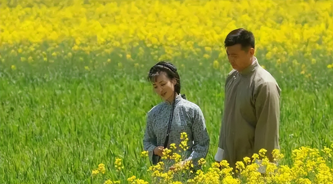 他9块钱娶了老婆住9平米的地下室7年,成名后也坚决不*妻换**