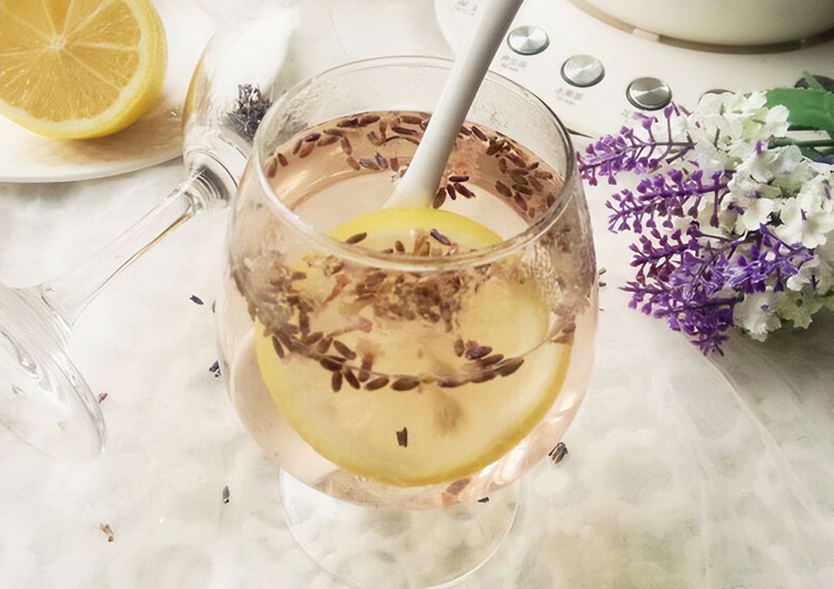 女人注意养生一年四季喝什么茶,秋季中年女性喝什么茶最养生