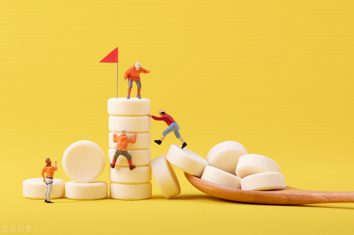 一吃钙片就难受是怎么回事,钙片什么时候吃不容易便秘