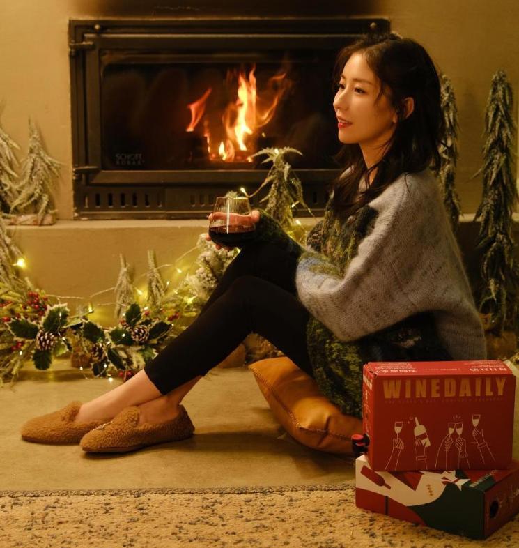 90后北京美女，靠卖酒爆红，一场直播卖100万，年入3.5亿，凭啥？