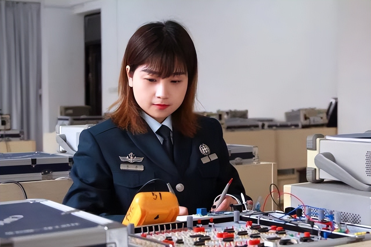 军队文职入职就有编制吗,军队文职在编人员如何入编