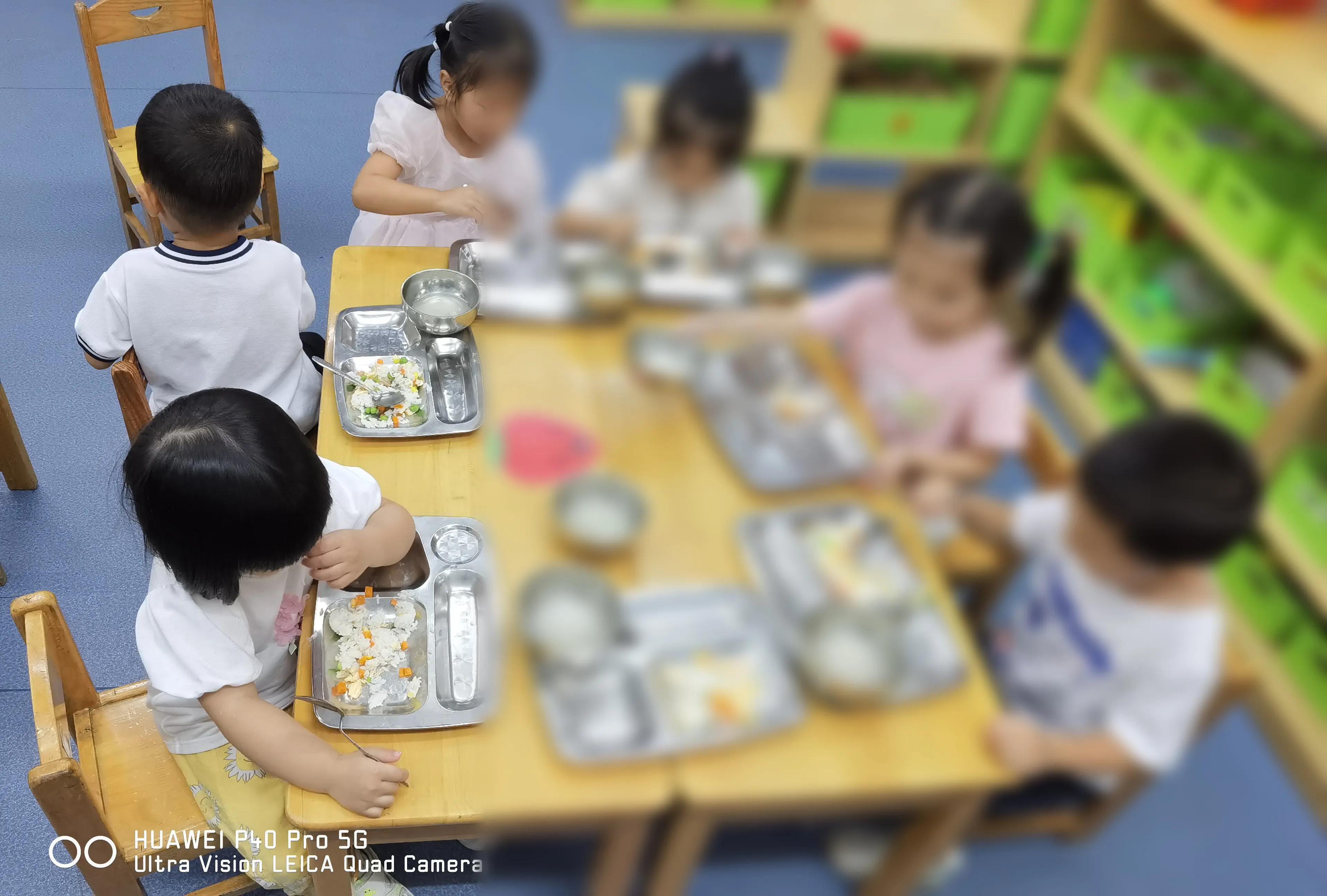 顺顺宝宝上幼儿园的第二个半天就流鼻涕咳嗽，但很快好起来2022.9