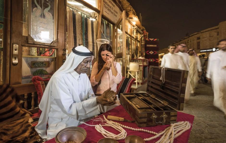 当兵年赚700万！一天上班三小时叫务实！这个国家壕得有理由