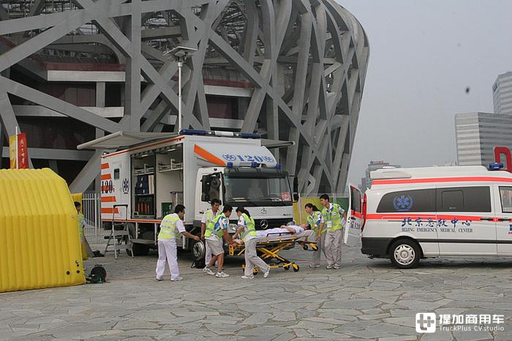 由12米奔驰Citaro公交改装，这么大的救护车，到底有何专业用途？