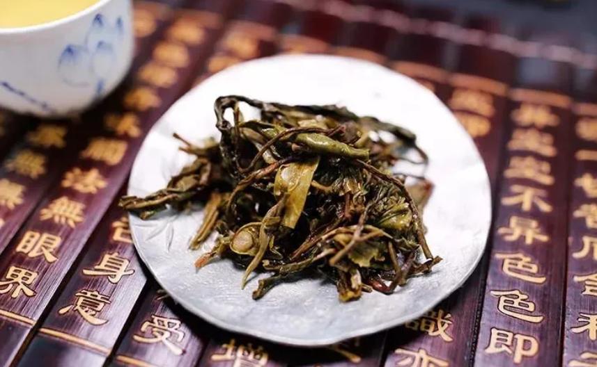 茶知识丨茶梗多的茶到底好不好？你会把茶梗拣出来扔掉吗？