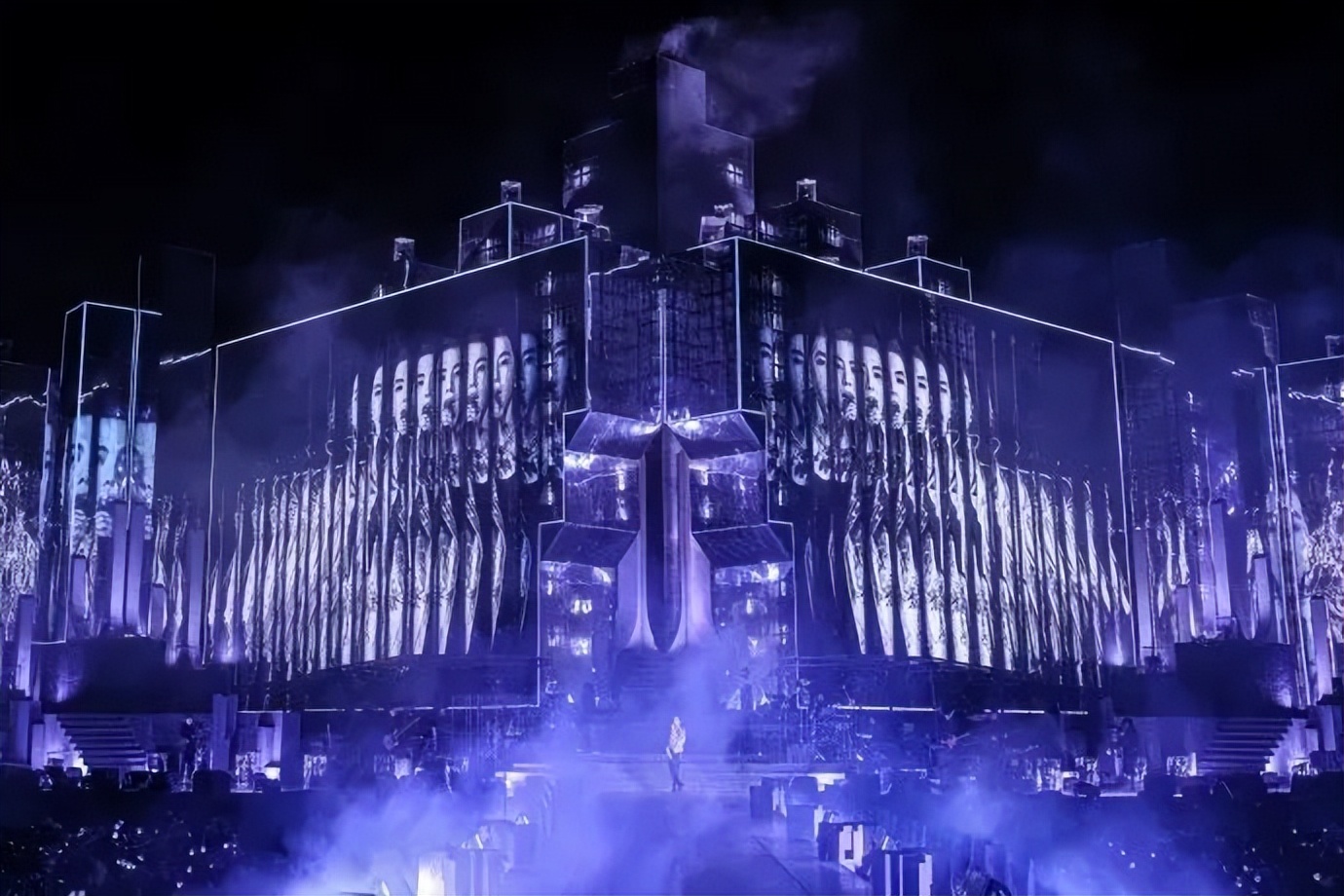 热搜刷屏舞台背后的LED显示屏，让人直呼“泰裤啦！”