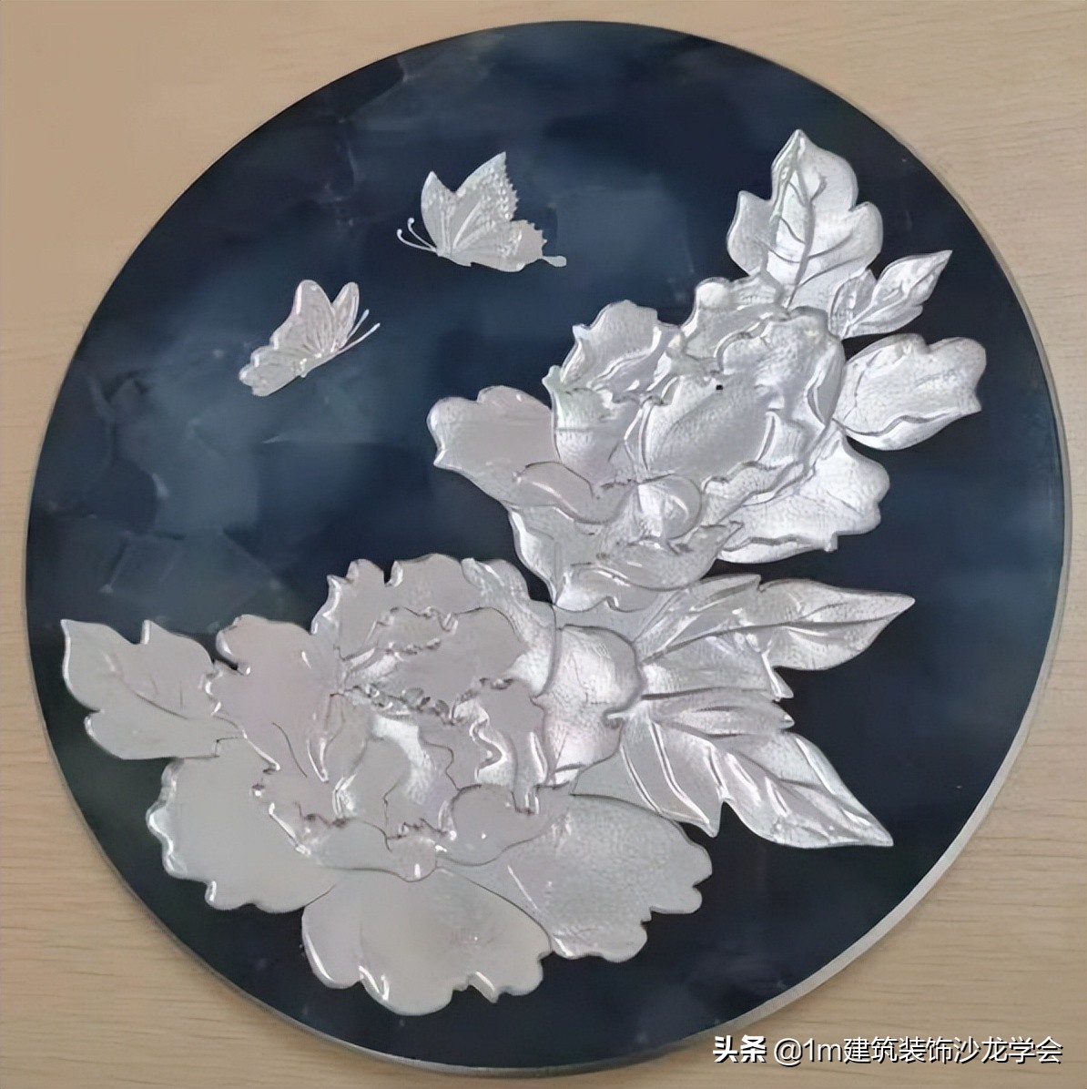 玻璃和玉石材质有什么区别,透光玉石玻璃是什么