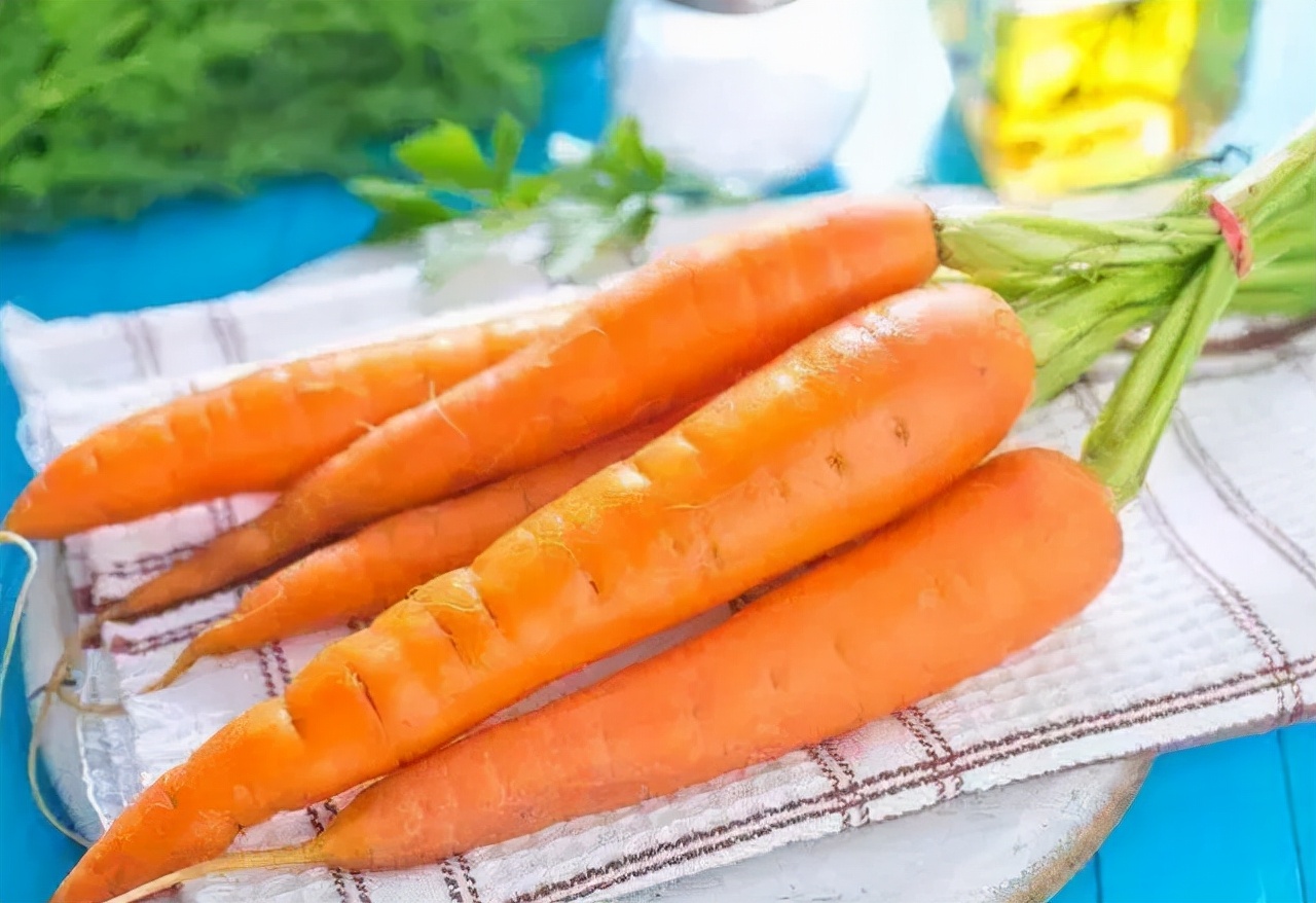 年轻人白头发缺少哪种营养,白头发越来越多是缺少什么营养吗