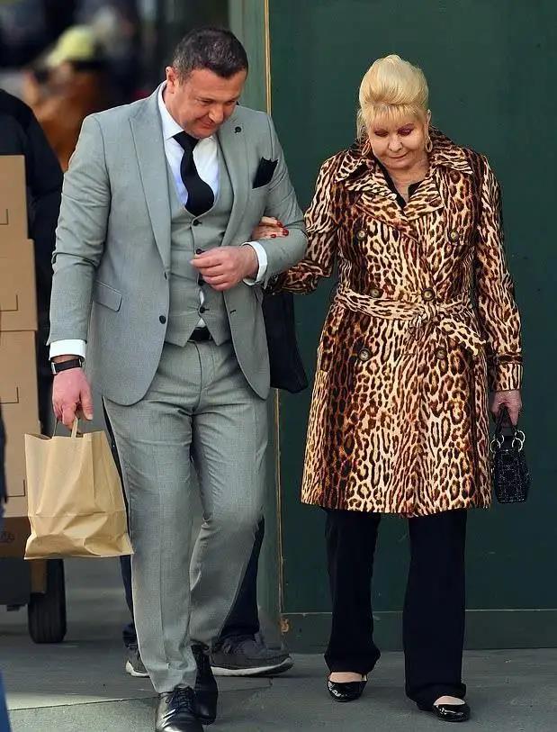 特朗普的虎妻伊凡娜：40岁被丈夫情人逼宫离婚，59岁四婚照样精彩