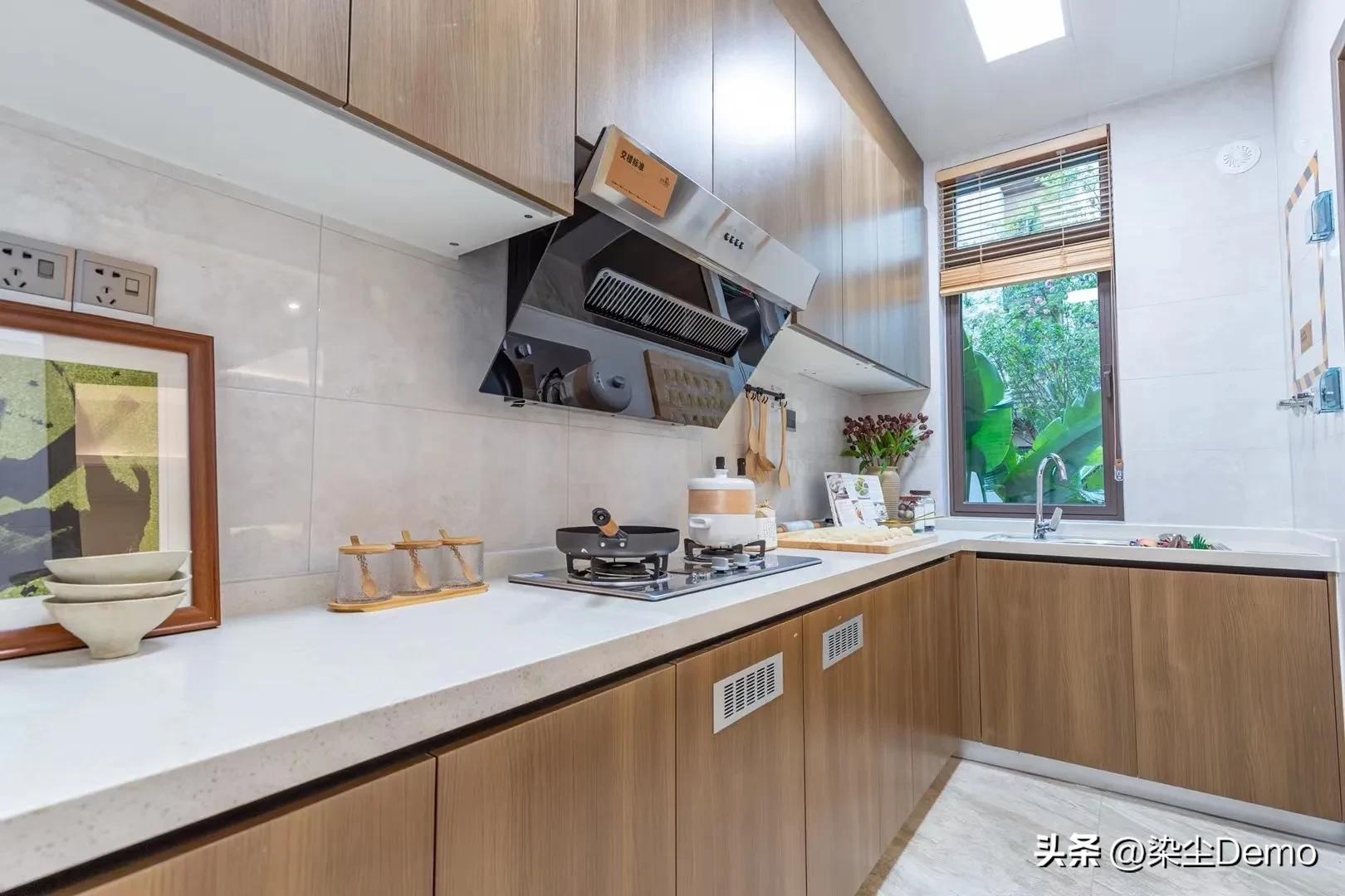 佛山别墅300万左右一套带精装,佛山湖景别墅房现价