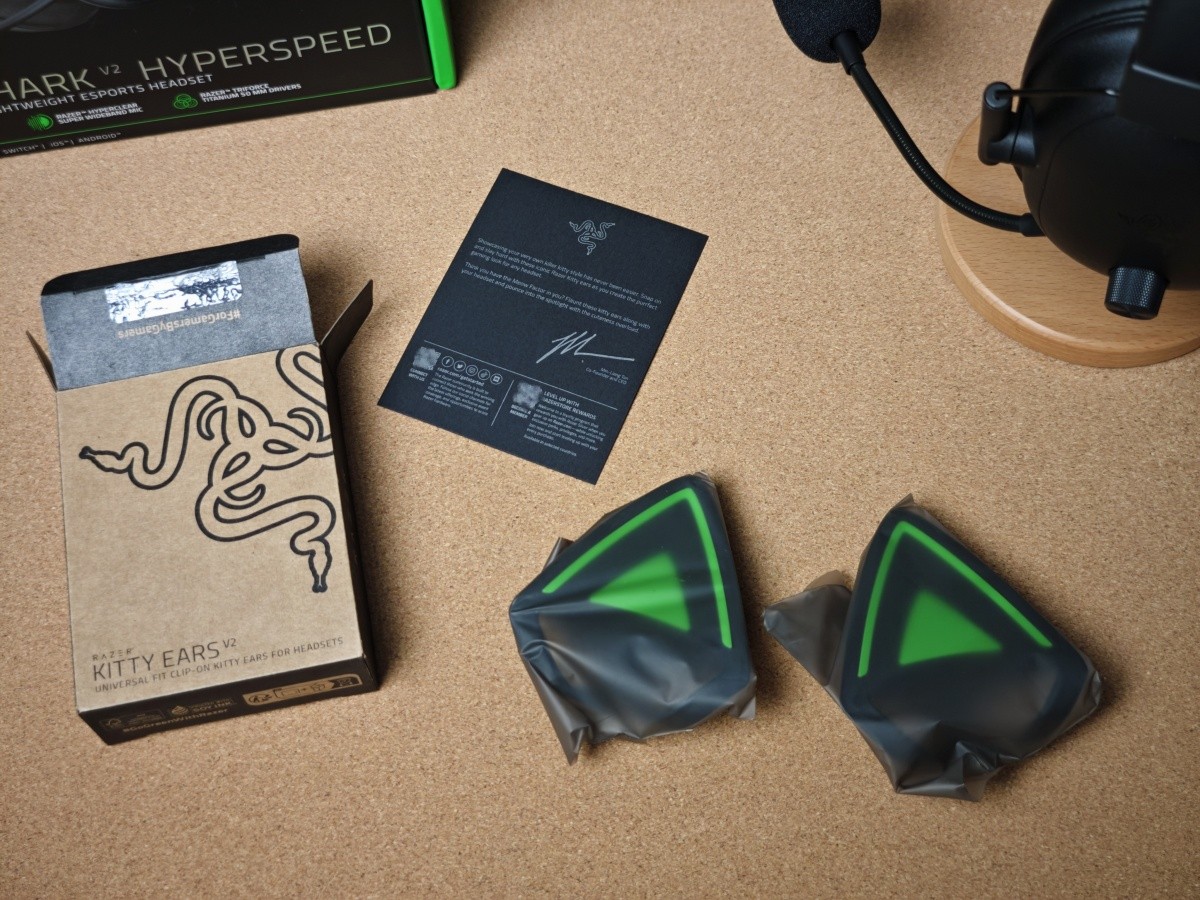 可靠好用的无线游戏耳机-雷蛇旋风黑鲨V2极速版