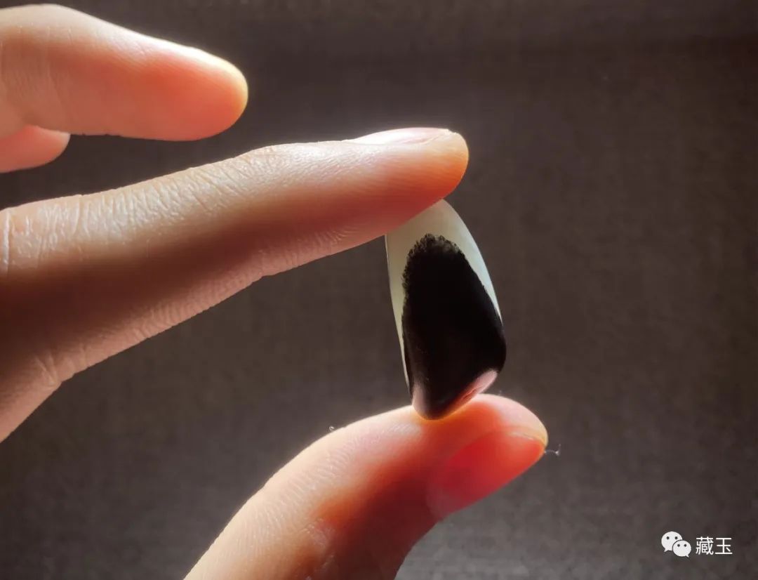 最贵的玉摊位,几百块钱的青花籽料