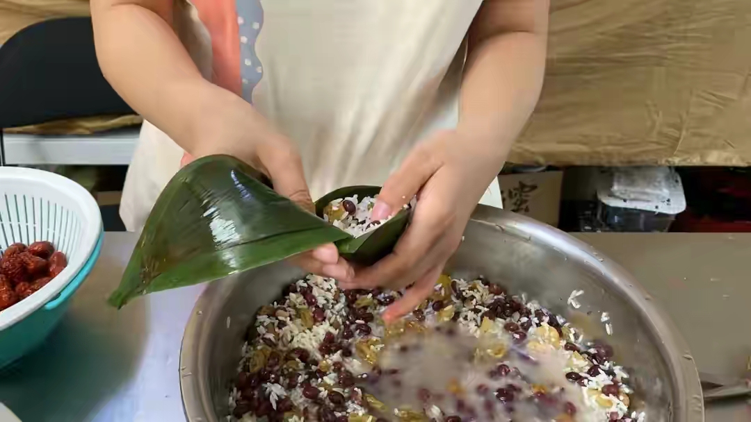 端午节快到了你可以教我包粽子吗,端午节快到啦包粽子怎么包的