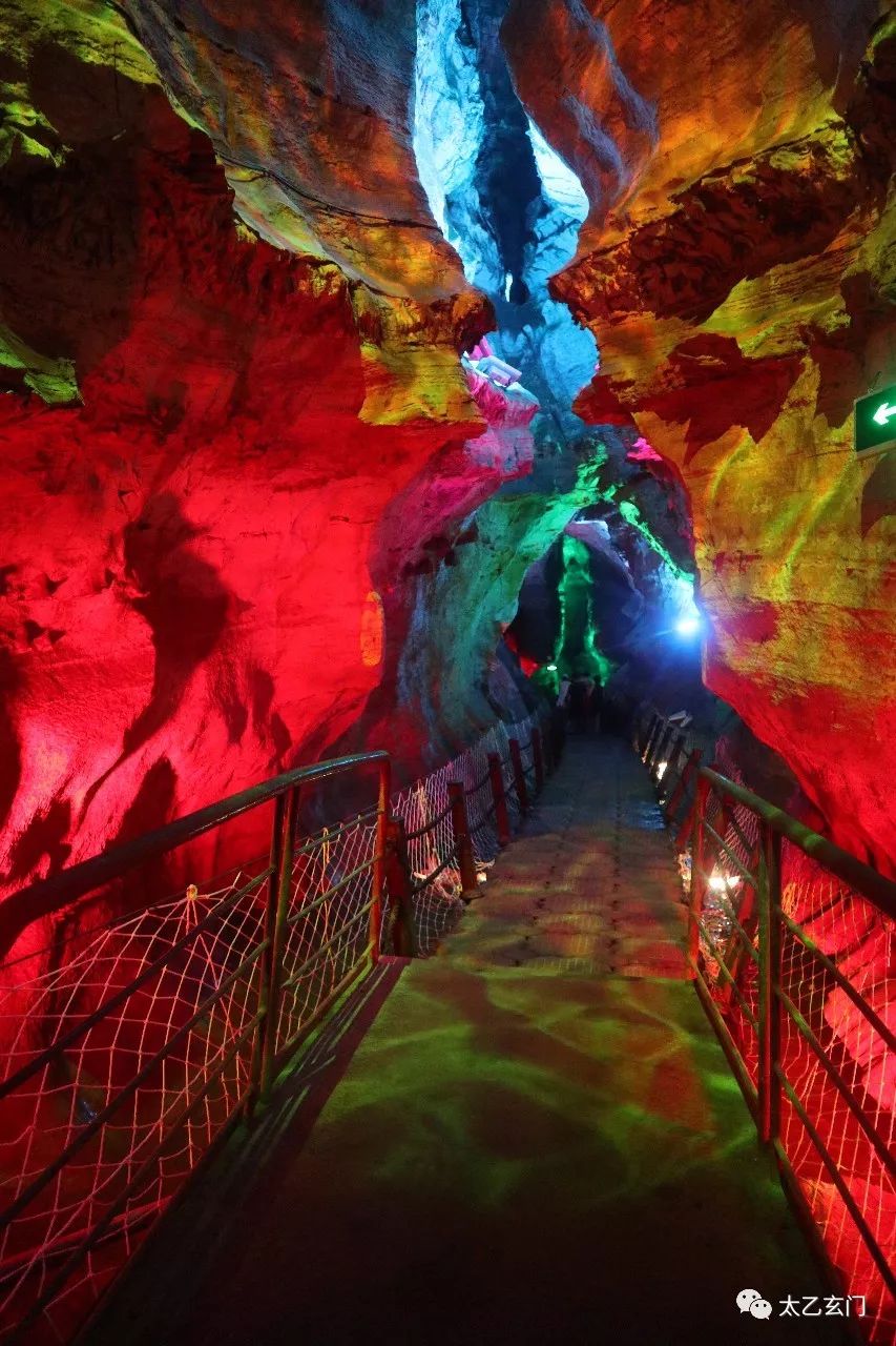 北京八奇洞显圣龙潭,最近发现的最大溶洞