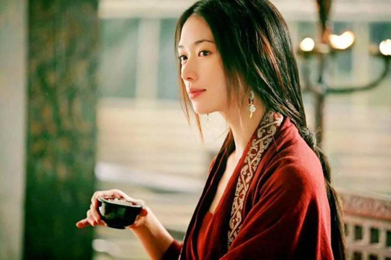 女性冬天适合喝什么养生茶最好,女性冬天适合喝什么养生茶呢