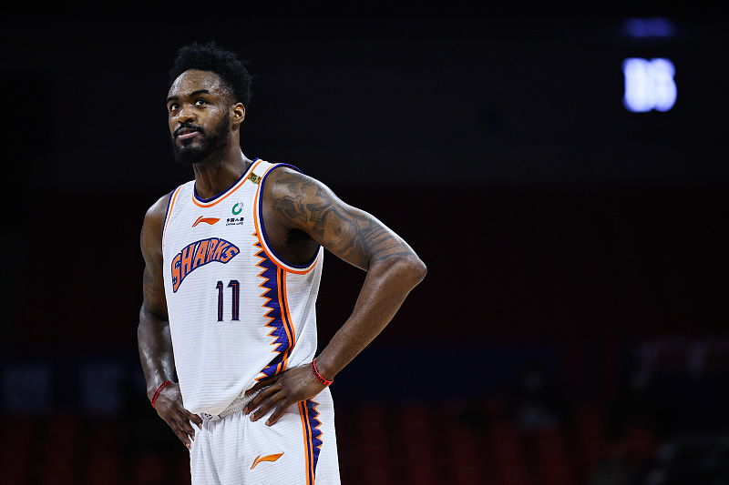 1夜3签约！周鹏转会深圳，广东男篮新星加盟宁波，上海大手笔引援