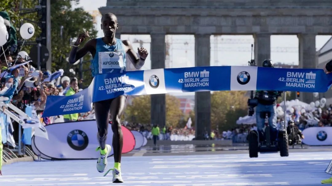 地球上最擅长奔跑的人再次突破极限：拥有最完美跑姿，过极简生活