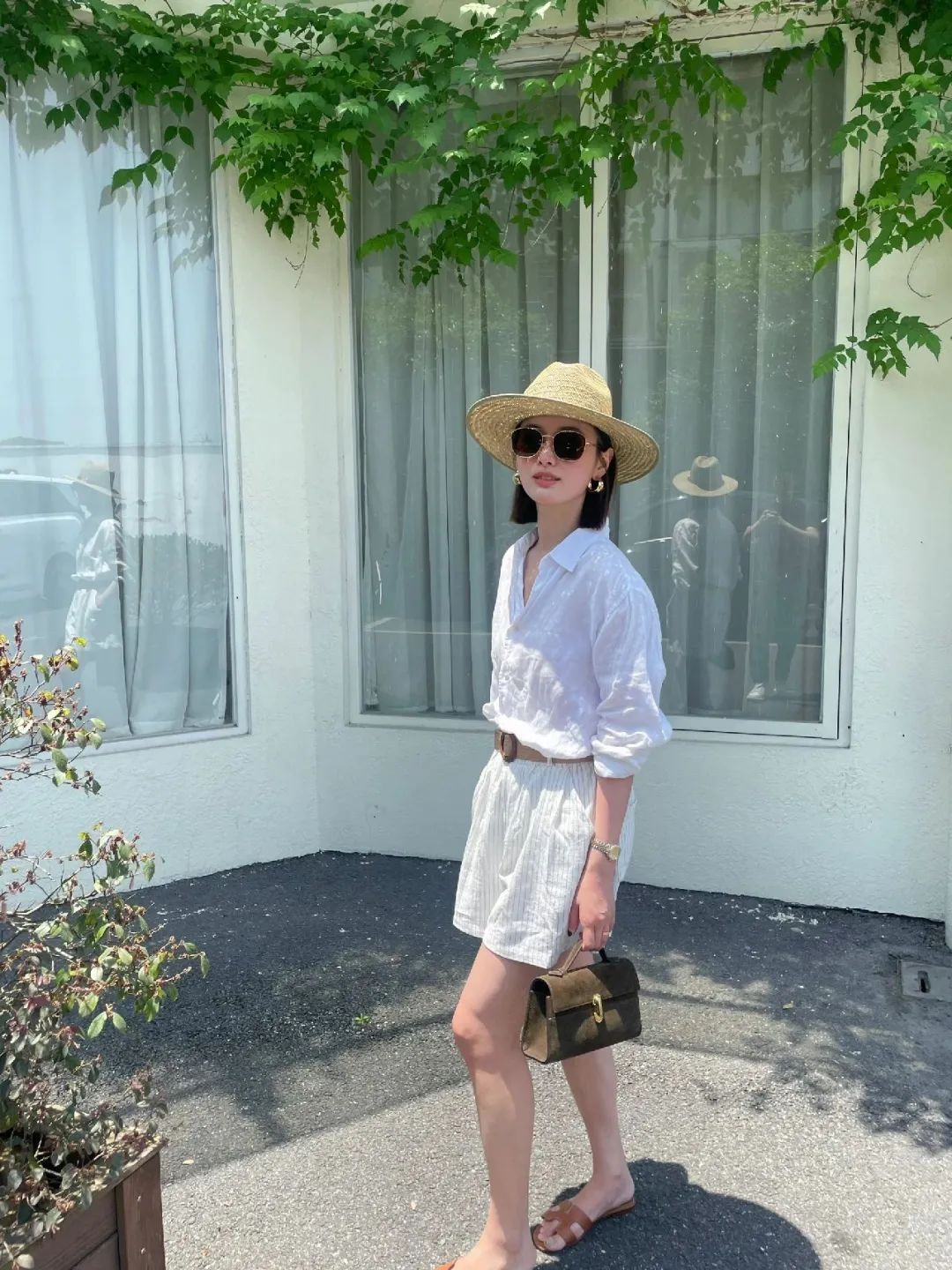 今年最流行的穿搭冬季短裤,时髦百慕大短裤穿搭