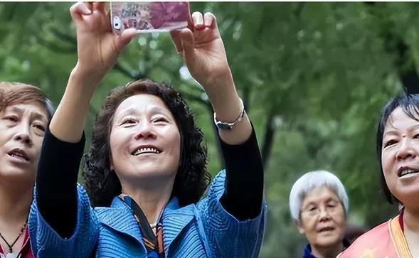 一次交谈让我醒悟，把父母送去旅居养老，比去养老院还要舒服