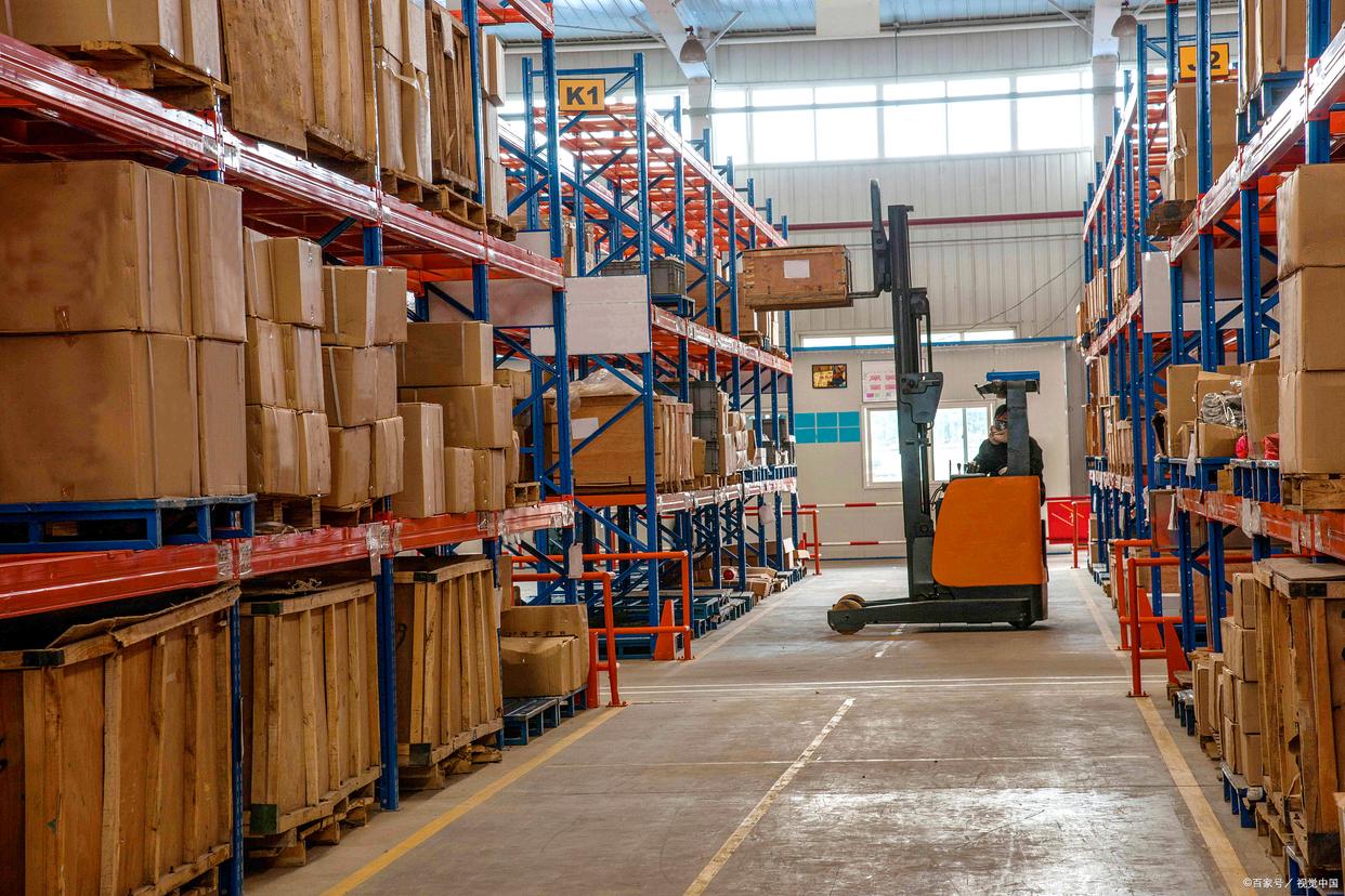 仓库搬运智能物流车,立体仓库常见的搬运设备