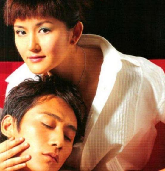 娱乐圈两对夫妻的现状,11对娱乐圈恩爱的明星夫妻