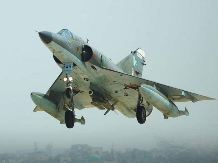 巴铁买歼10ce能打过阵风吗,巴基斯坦讨论歼10