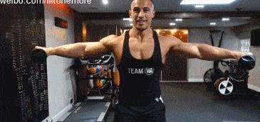 练肩侧平举会练到斜方肌怎么办,练肩最好的训练动作杠铃