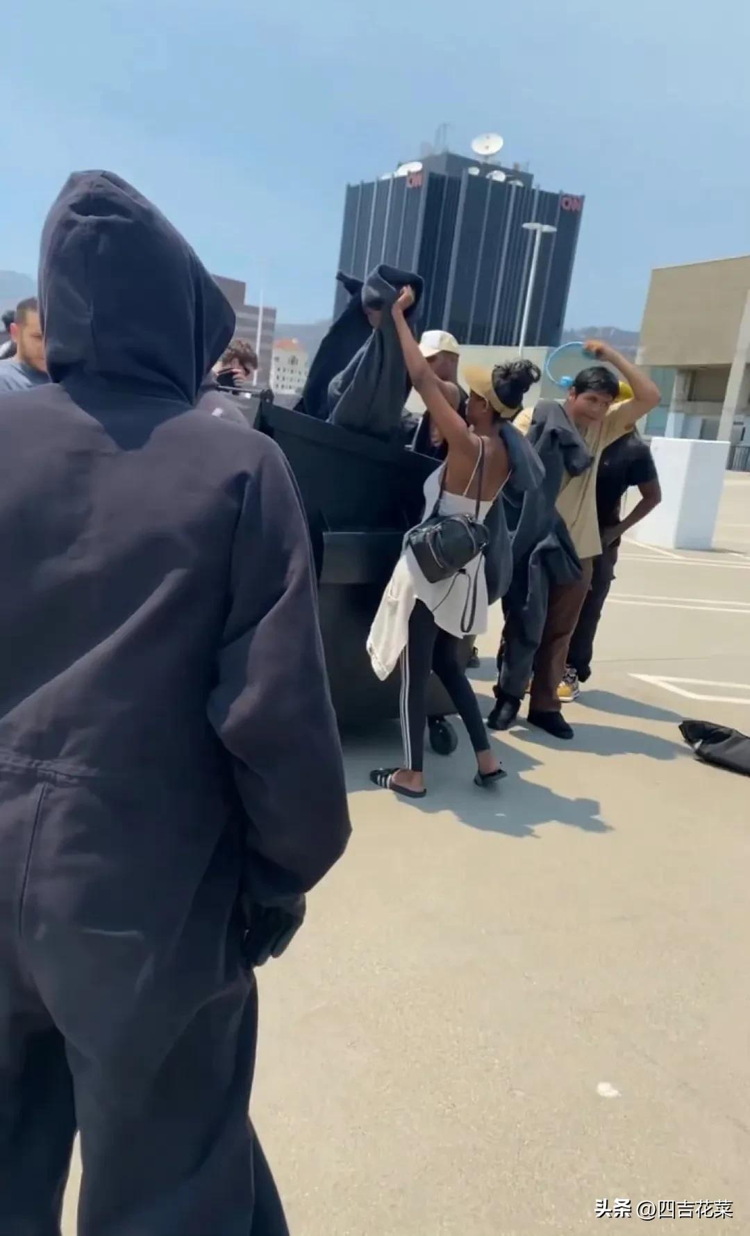 侃爷yeezy新鞋曝光,侃爷yeezy联名破洞牛仔