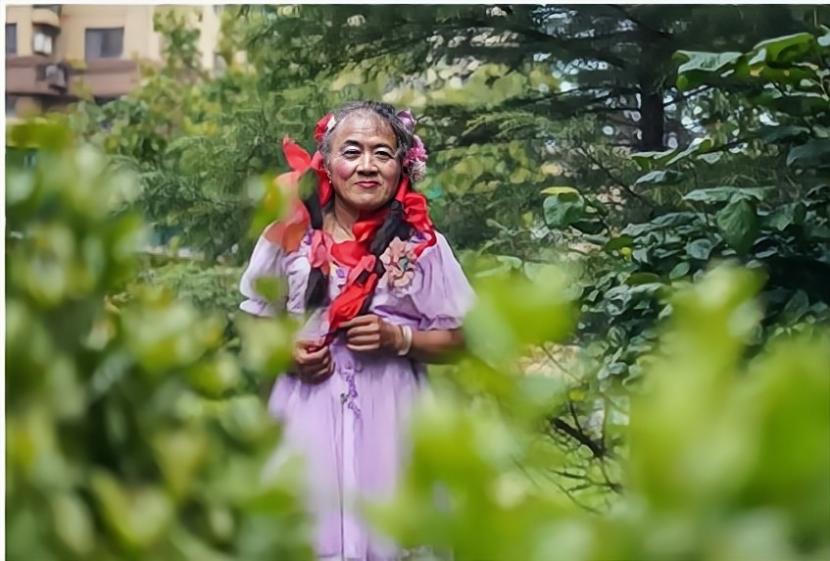 大喜哥曾因男扮女装走红,收破烂大喜哥