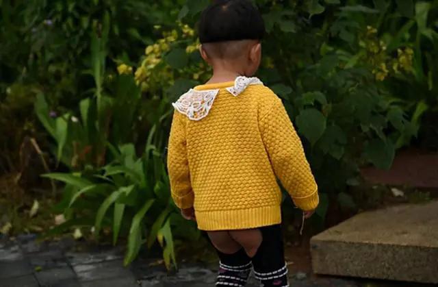 穿开裆裤的宝宝伤不起,穿开裆裤真的对宝宝好吗