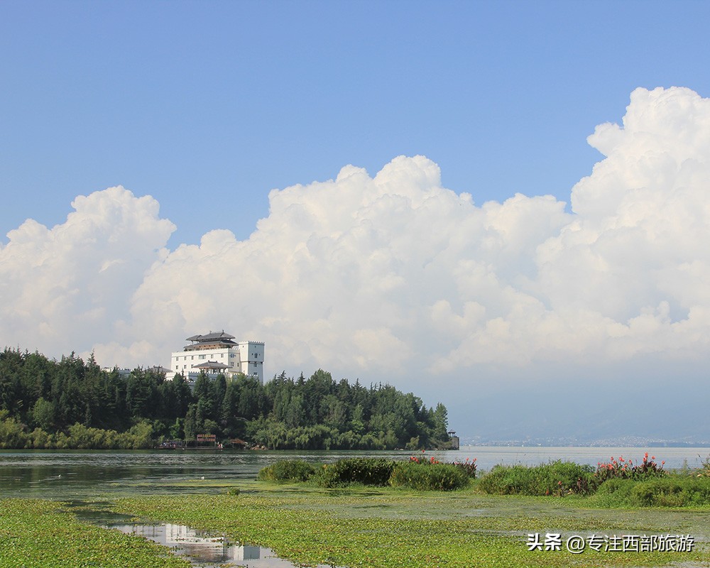 成都泸沽湖邛海旅游攻略,四川泸沽湖万亩草海秋景