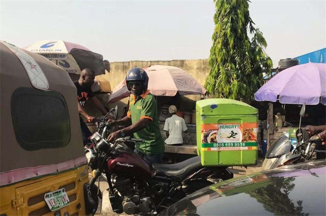 非洲“倒爷”在广州：28寸行李箱装着发财梦