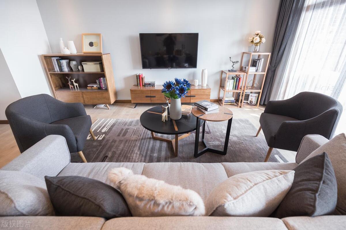 电视高度离电视柜一般挂多高合适,酒店有电视柜安装电视离地高度