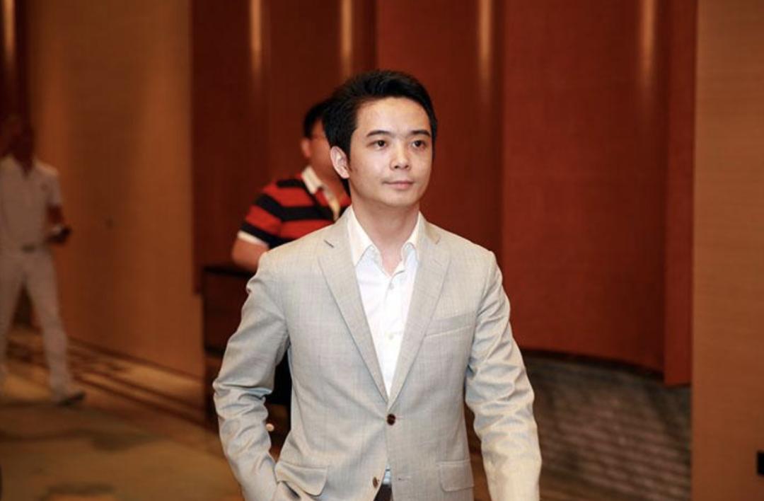 34岁亿万富翁身价,35岁亿万富豪