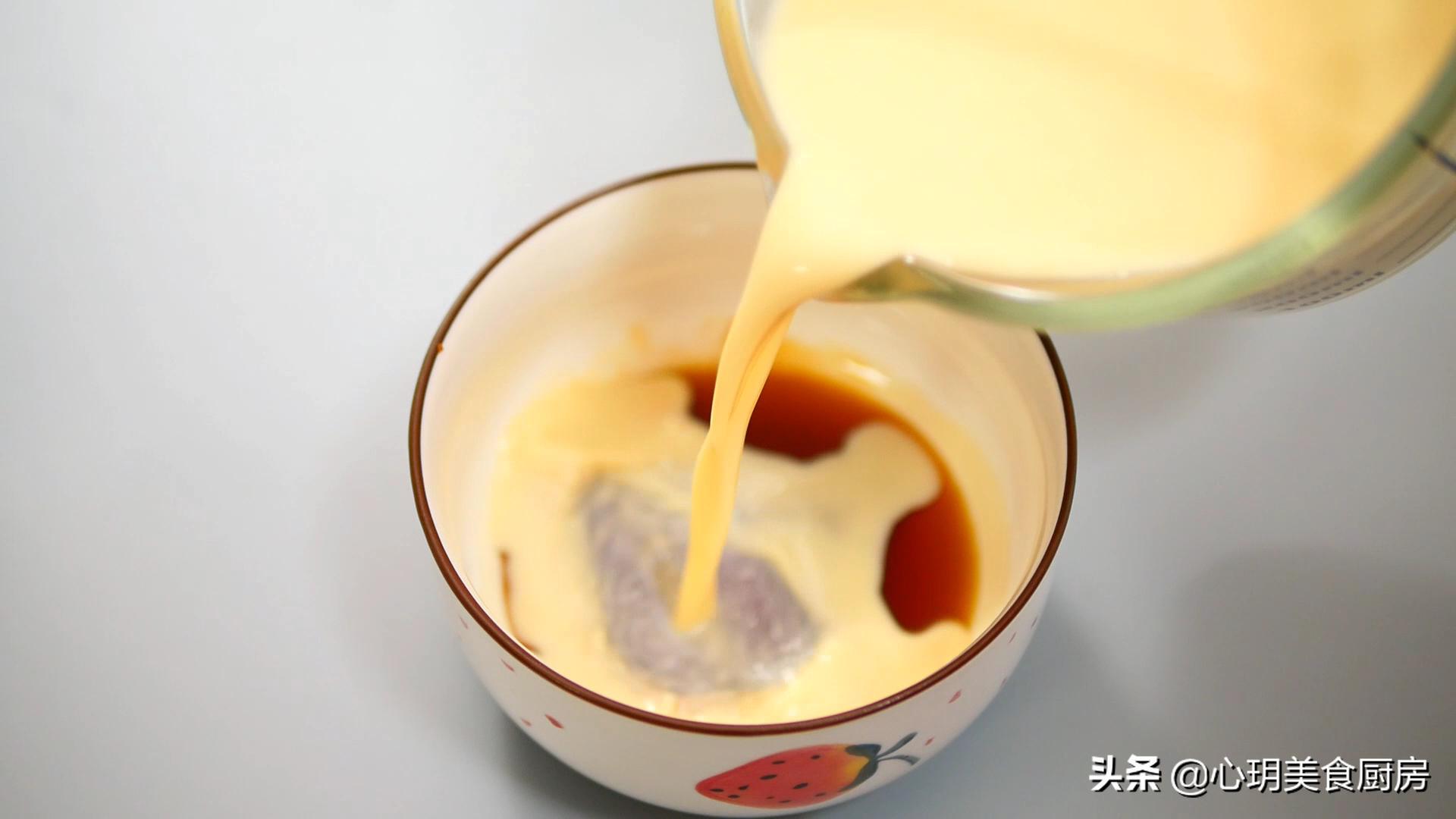 一瓶牛奶两个鸡蛋，教你在家自制焦糖布丁，孩子说：比吃豆腐还嫩