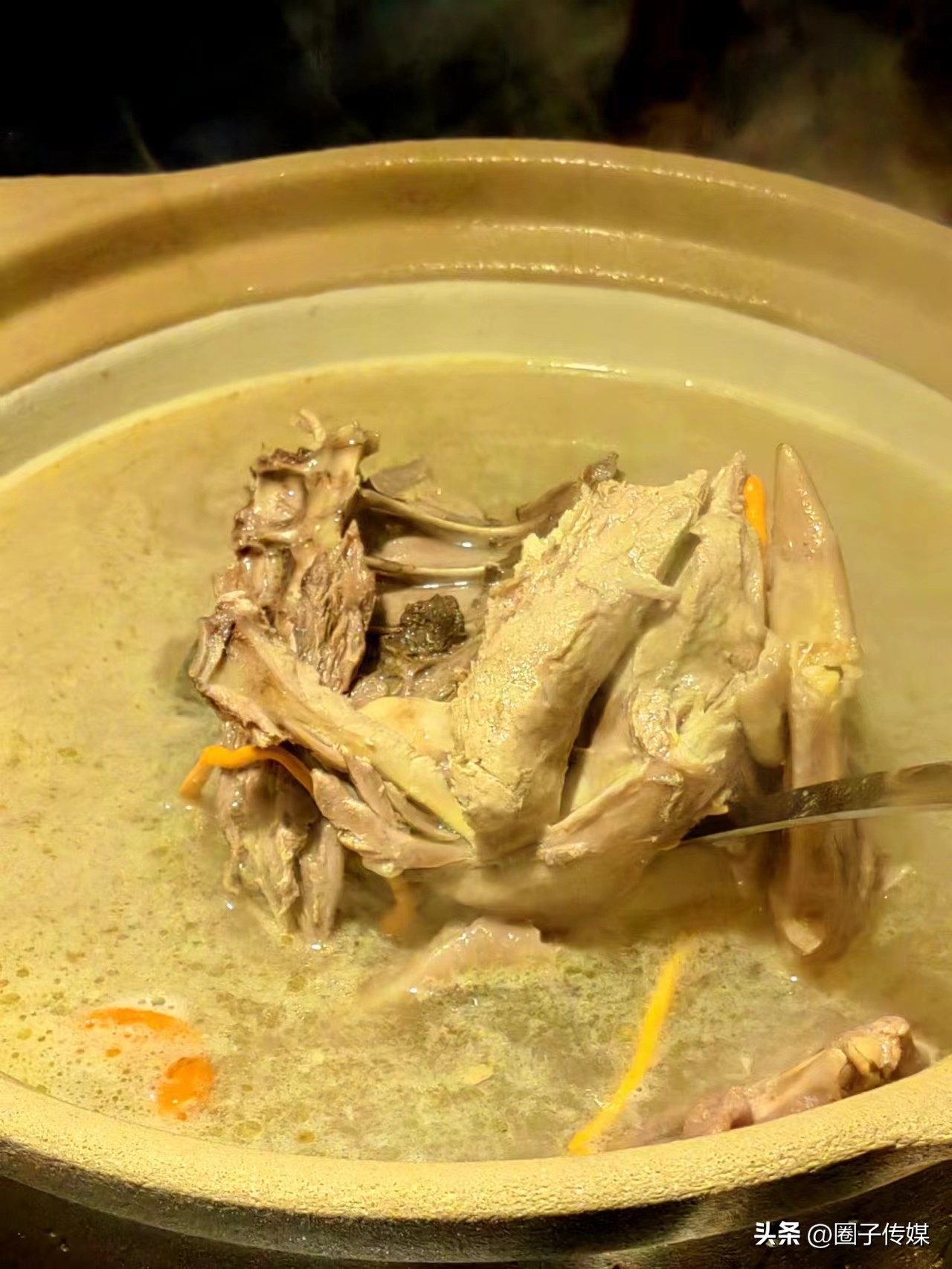 鲜香的舌尖诱惑,从经典延至创新,【震旦海鲜烧烤酒店】