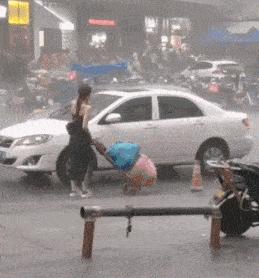 上课衣服穿反怎么办,上课忘记穿裤子该怎么办