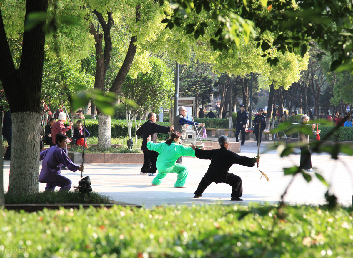 38岁的我，当上了退休群群主，后悔没早点加入