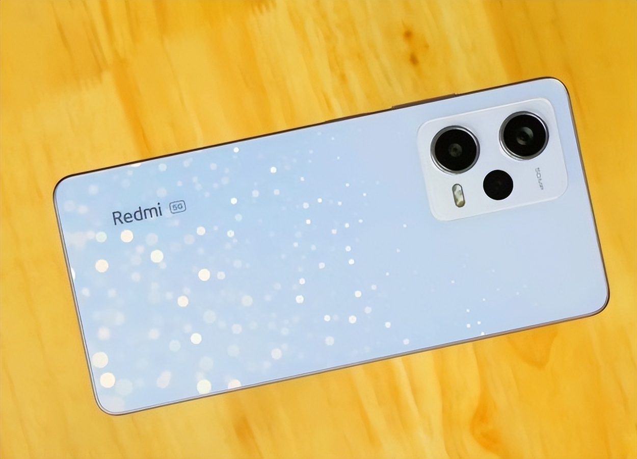 给父母用性价比高的手机推荐,送父母1500-2000元最值得推荐的手机