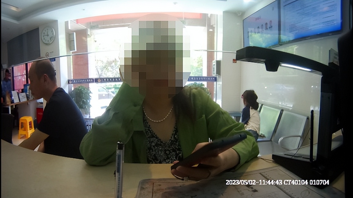 女子竟给*子骗**打掩护，民警灵魂发问：骗你的人会承认自己是*子骗**吗？