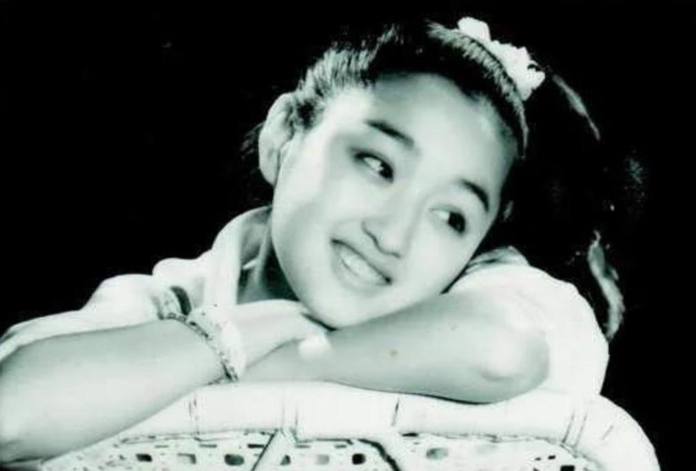 杨钰莹45岁不老照片,杨钰莹从1岁到50岁的容颜变化