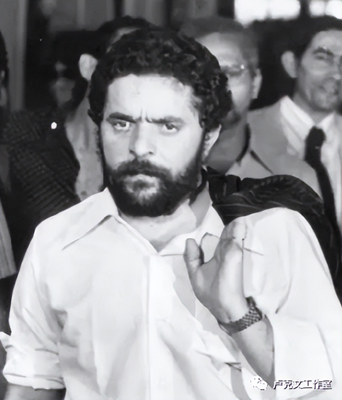 九指鱿鱼:卢拉传