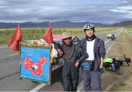 宁波小伙拉一破板车徒步35年,宁波徒步小伙