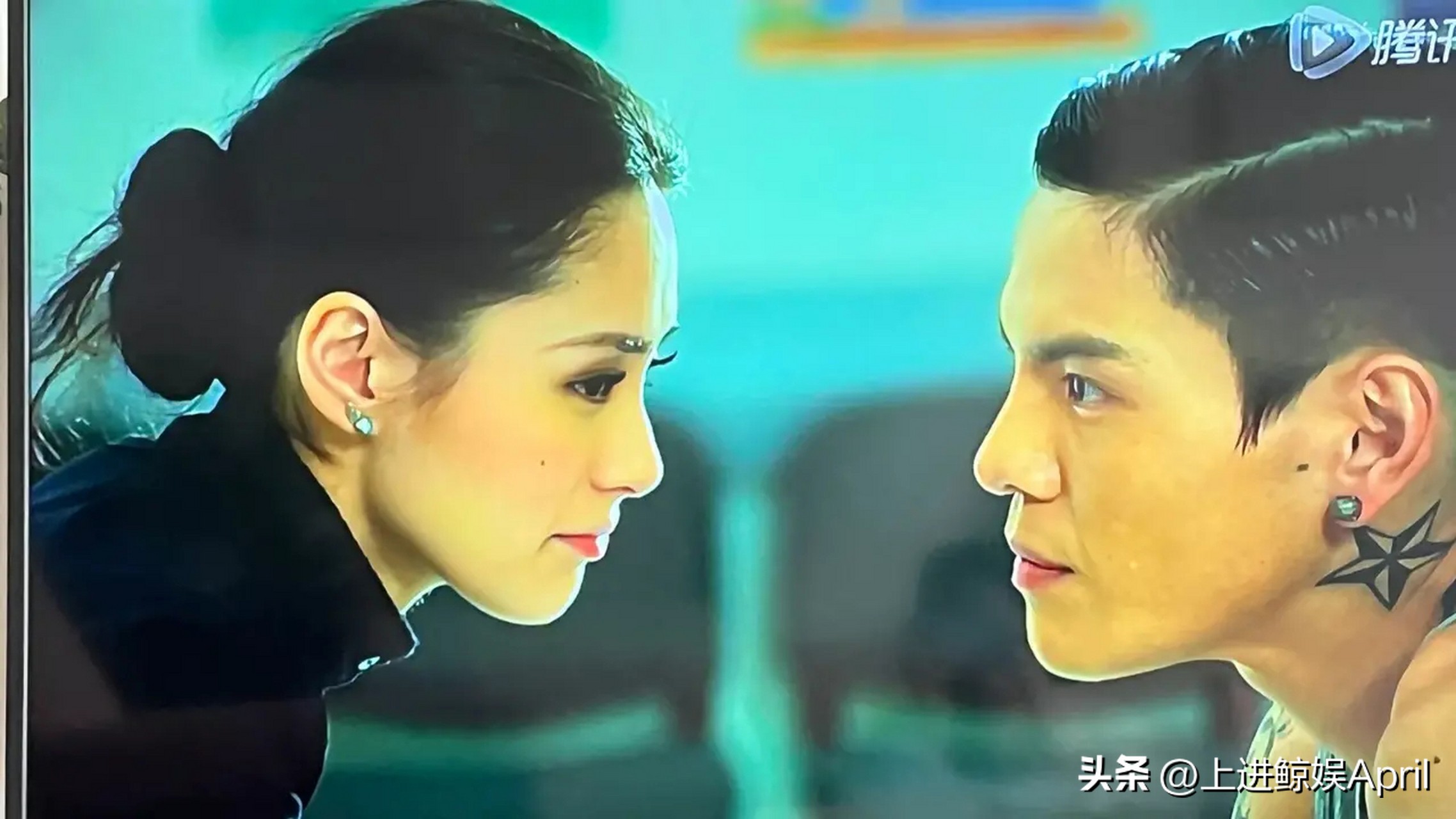 某清纯女星的“哑巴丈夫”，继被*男猛**当众掌掴后，再现剥虾名场面