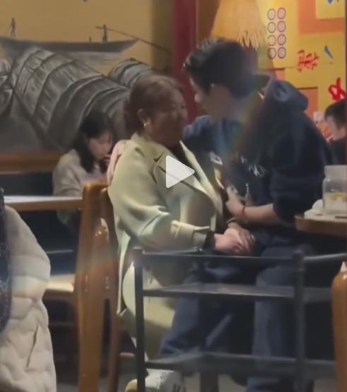 60万粉丝官媒带头造母子黄谣，开局一张图，内容全靠编