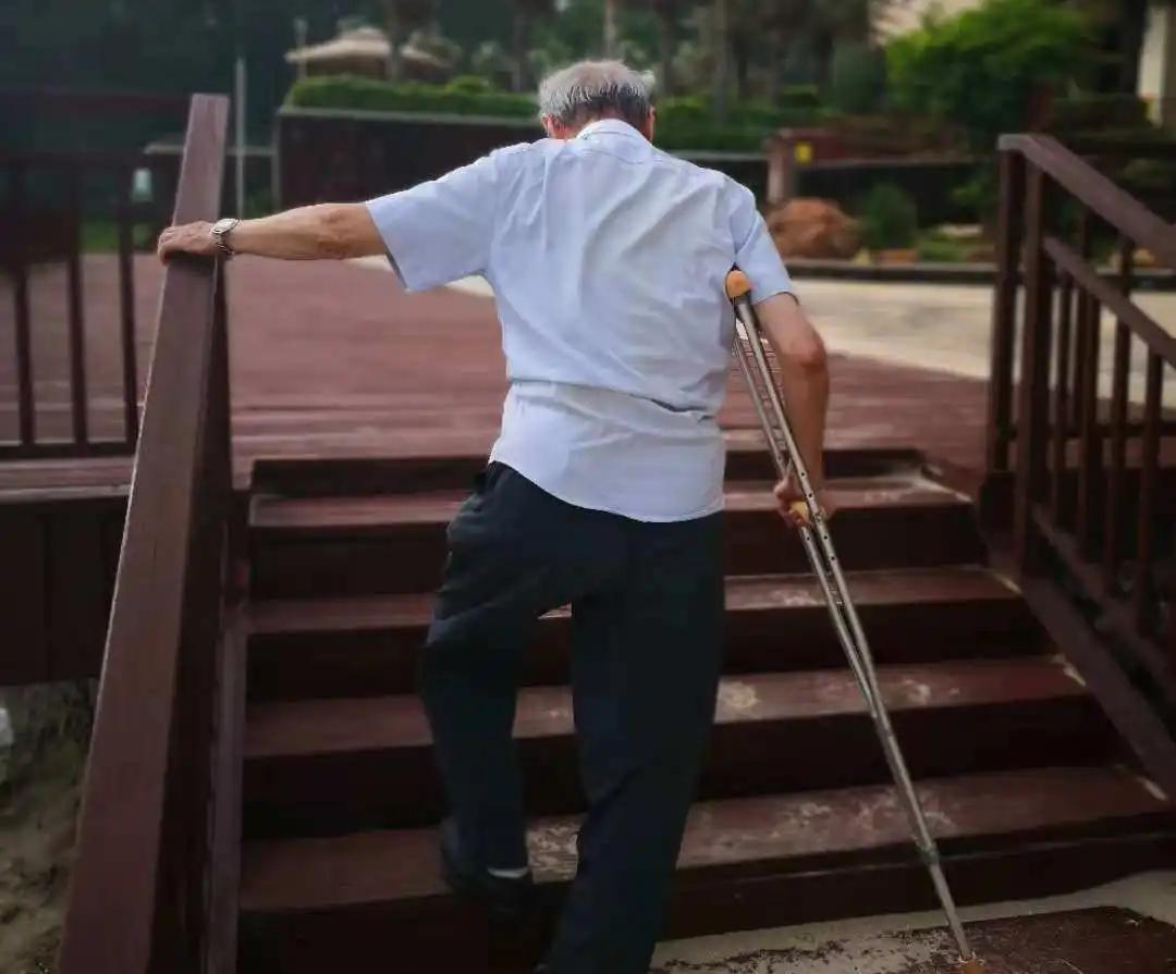 中老年人腿软无力是什么原因,老年人腿发软怎么回事